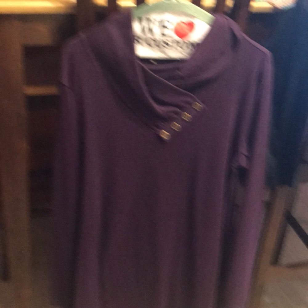 Long sleeve shirt.